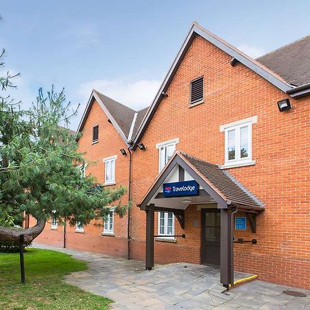 Travelodge Basildon Уикфорд Экстерьер фото