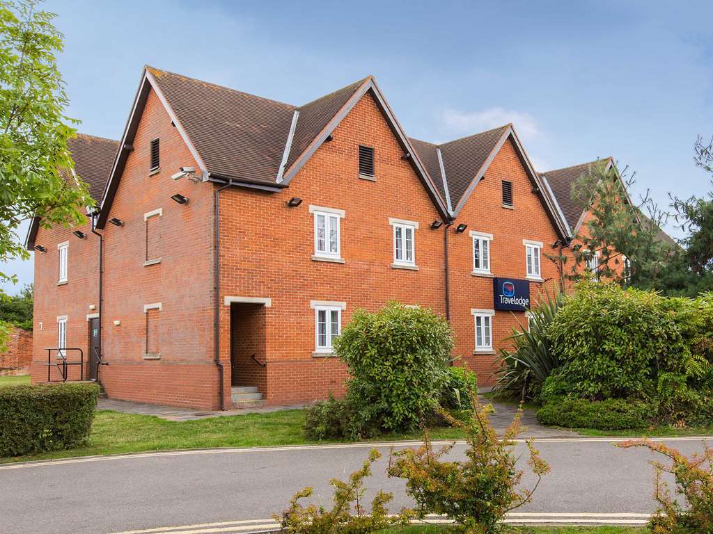 Travelodge Basildon Уикфорд Экстерьер фото