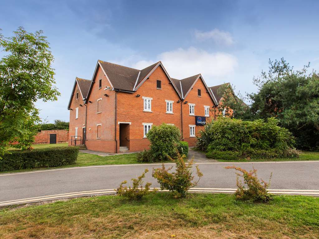 Travelodge Basildon Уикфорд Экстерьер фото