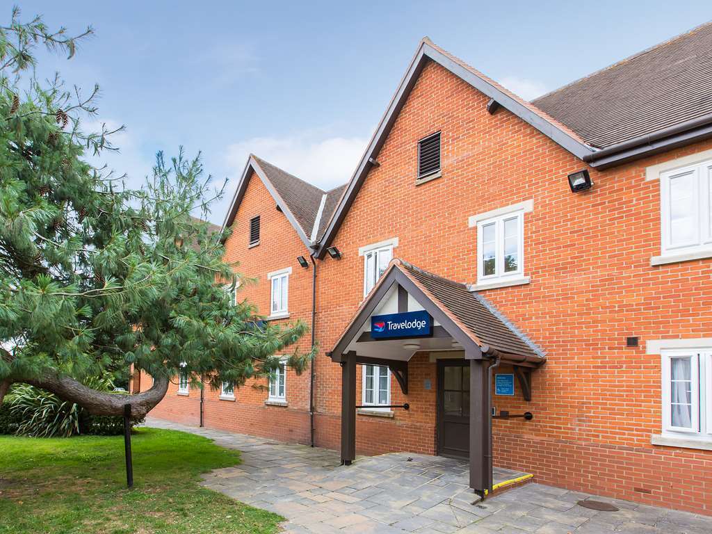 Travelodge Basildon Уикфорд Экстерьер фото