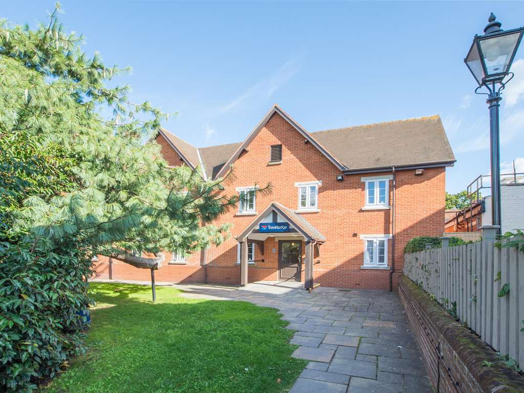 Travelodge Basildon Уикфорд Экстерьер фото